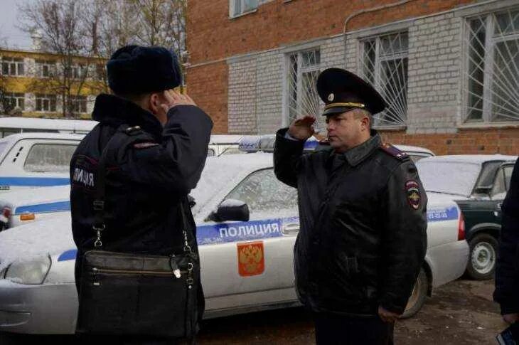 Полиция брянска телефон. Начальник МО МВД Клинцовский. Полиция Клинцы. Полиция композиция. Композиция милиция.