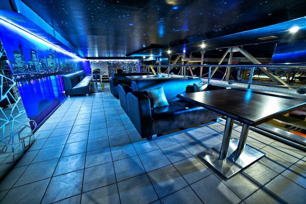 Салон красоты ed. Спортклуб машина. Клубы 16+ ижевск. Клубы ижевска. Кафе десятка ижевск.