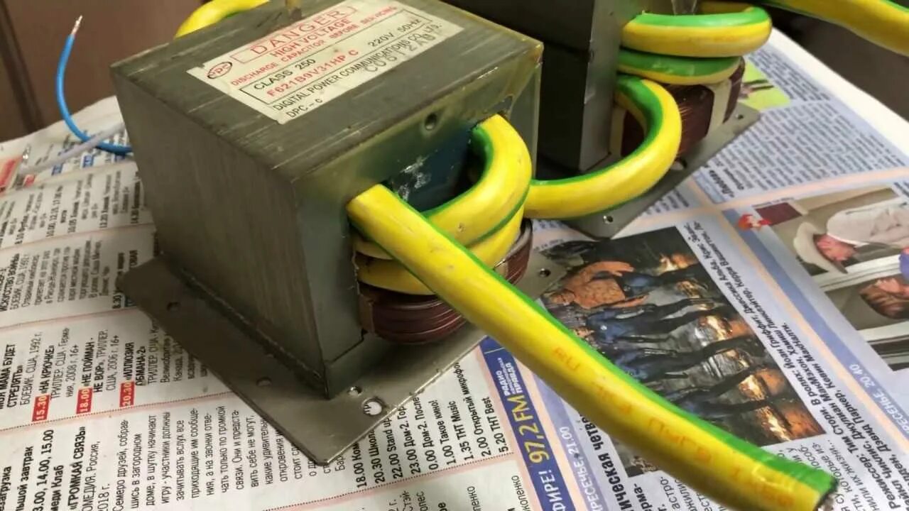 Сделать точечную сварку своими руками из микроволновки. Точечная сварка из 3 трансформаторов от микроволновки. сварочный аппарат для аккумуляторов 18650 из микроволновки. точечная сварка из 2 трансформаторов от микроволновки. трансформатор для сварки 18650.