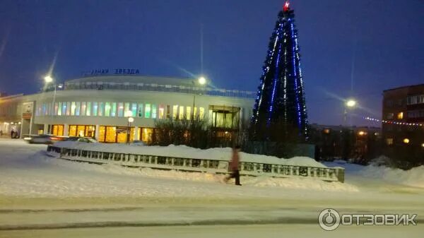 Оленегорск бассейн. Ледовый дворец Оленегорск. Полярная звезда Оленегорск. Кинотеатр Полярная звезда Оленегорск. Дворец культуры Оленегорск.