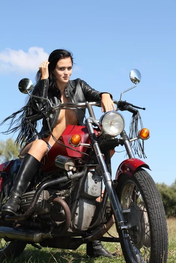 баба яга липецк аниматор. прикольная бабка на мотоцикле. выход бабы яги на мотоцикле. выход бабы яги на мотоцикле. метла с реактивным двигателем.