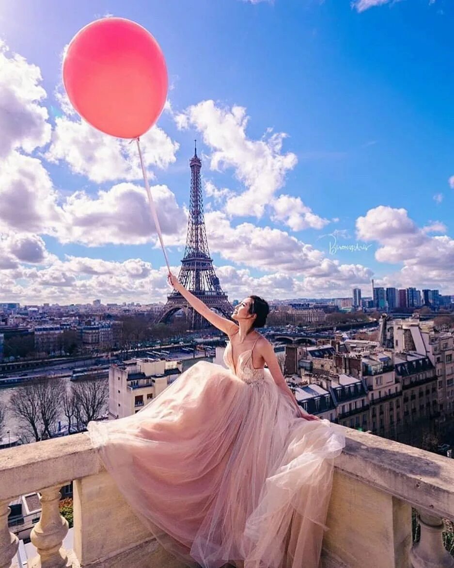 Шарами парижа. Девушка с шарами в Париже. «Девушка в Париже». Фотосессия мечты. Красивые фото девушек в Париже.