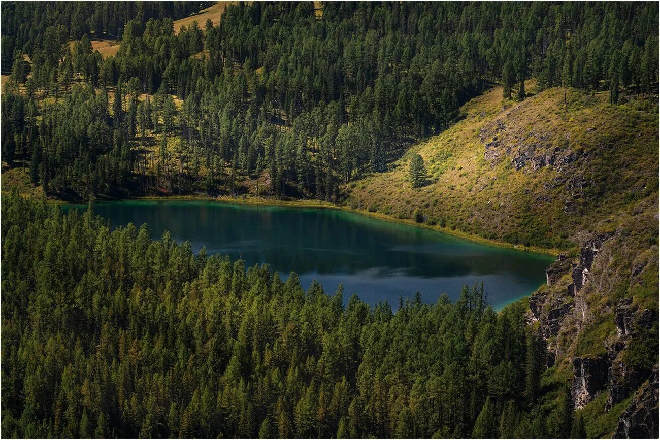 Изумрудное озеро горный Алтай. Озеро Чейбеккель горный Алтай. Изумрудное озеро Марий Эл. Изумрудное озеро Казань.