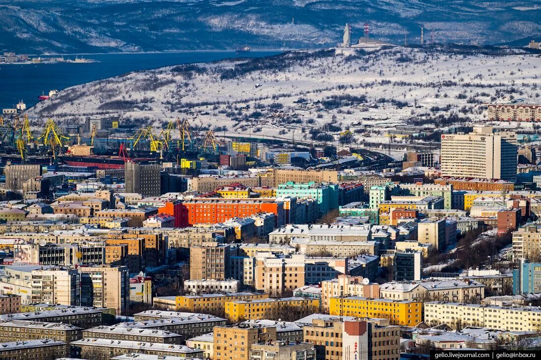 Мурманск панорама. Мурманск в апреле. Мурманский климат. Рабочий в мурманске. Рабочий в мурманске.