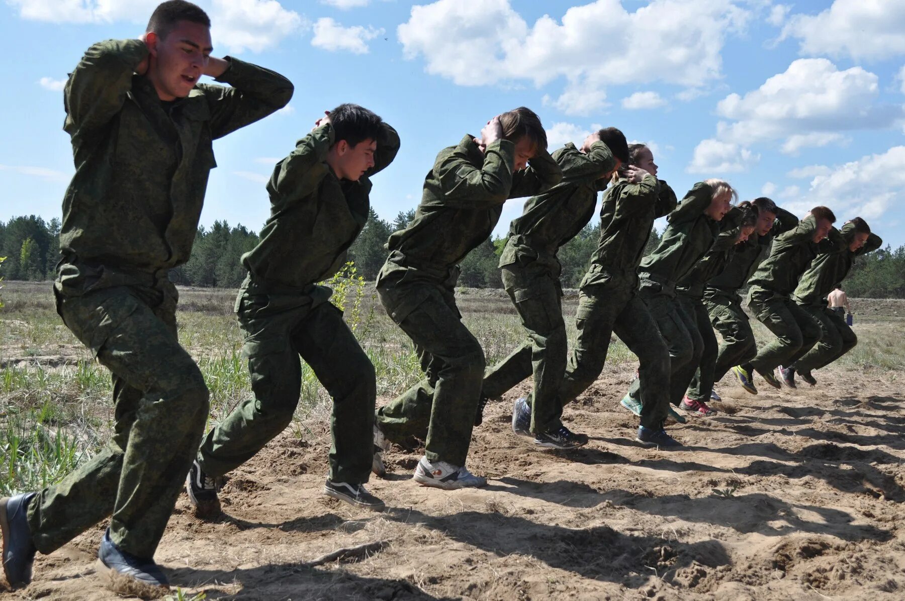 Военно спортивные игры в школе. Зарница 1996. Военно-спортивные соревнования. Военные спортивные состязания. Военная игра Зарница.