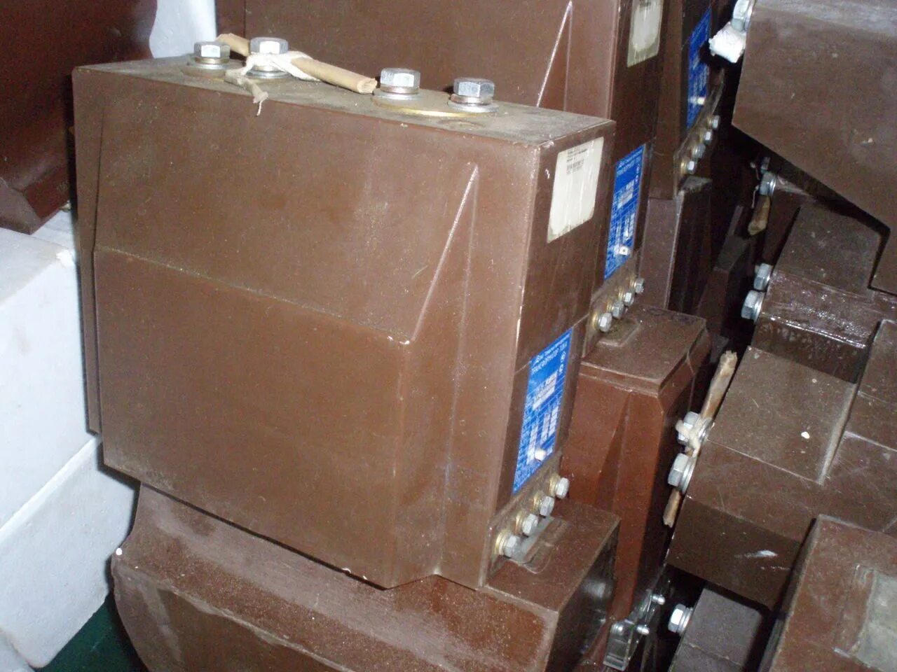 Тлк-10-5у3. Трансформатор тлк-10-800/5. Тлк-10 трансформатор тока. Трансформатор тлк-10 200/5. Трансформатор тлк 10 5.