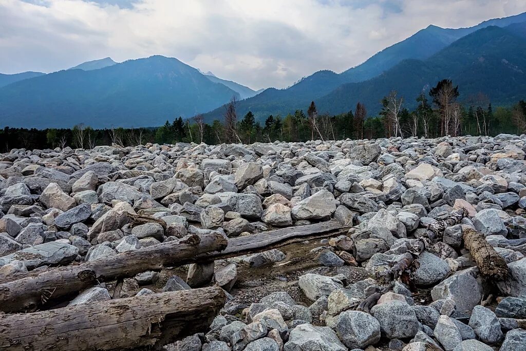 Поселок аршан булг калмыкия. Буддийская ступа просветления элиста. Аршан замок. Аршан знак калмыкия. Аршан булг республика калмыкия.
