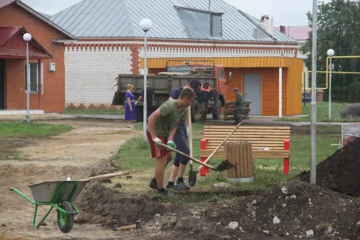 На неделю в базарных матаках. Парк в Базарных Матаках. Сквер Залакова Базарные Матаки. Дом детского творчества Базарные Матаки. Алексеевск Дорстрой Базарные Матаки.