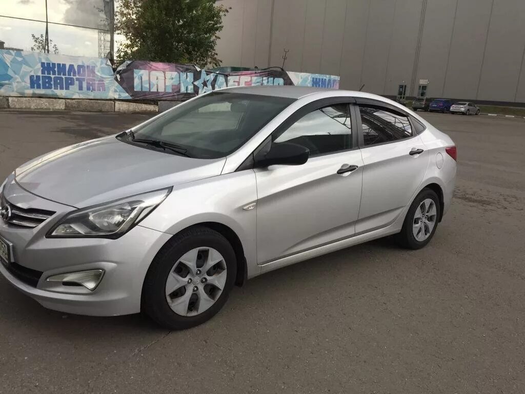 Hyundai Solaris 2015 серый. Hyundai Solaris 2015 1.4 at серый. Hyundai Solaris 1.4 at. Серый Хендай Солярис 1.