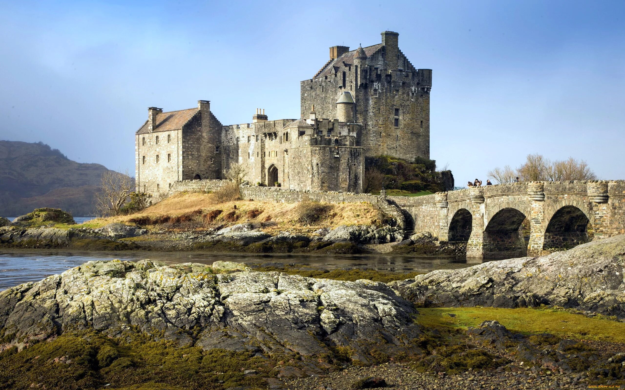 Village крепость. Эйлен Донан Шотландия. Замок Эйлен-Донан, Великобритания. Шотландский замок Эйлен Донан. Замок Эйлен-Донан, Шотландия Западная Европа.