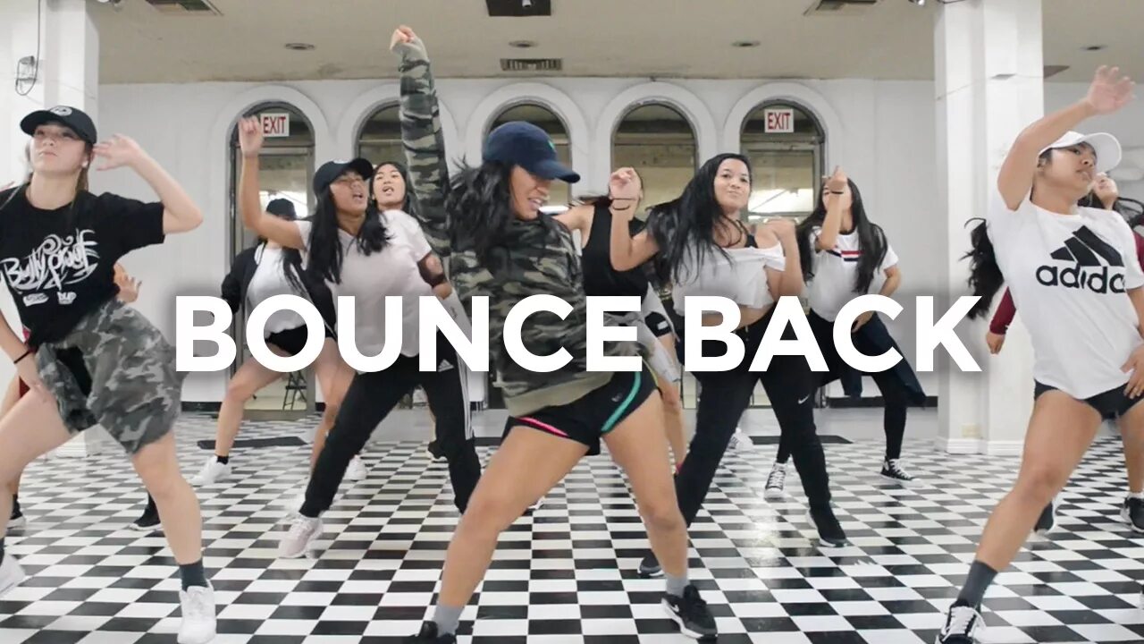 Danced back. Девушка танцовщица в прыжке. Cheer coach картинка. Danced back. Меренге танец доминикана.