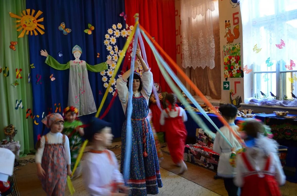 Масленица старшая группа. Масленица в детском саду в группе. Масленица в старшей группе детского сада. Занятия в детском саду Масленица старшая. Сценарий на масленицу в детском саду старшая