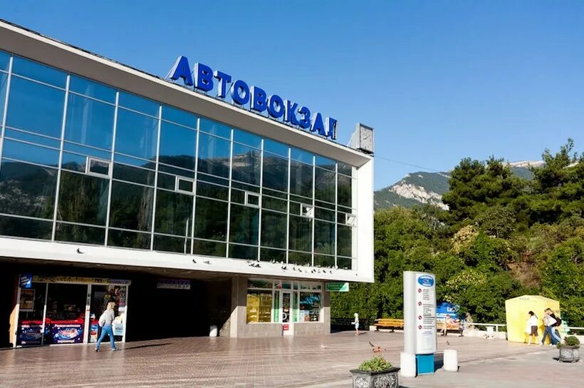 Автовокзал московская ул 8 ялта. 8а. Автовокзал красивый. Автовокзал ялта 6 платформа. Автовокзал московская ул 8 ялта.
