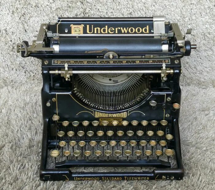Ундервуд машинка. Печатная машинка Ундервуд(Underwood). Underwood 5 печатная машинка. Печатная машинка Underwood 1911. Каретка печатной машинки Underwood 5.