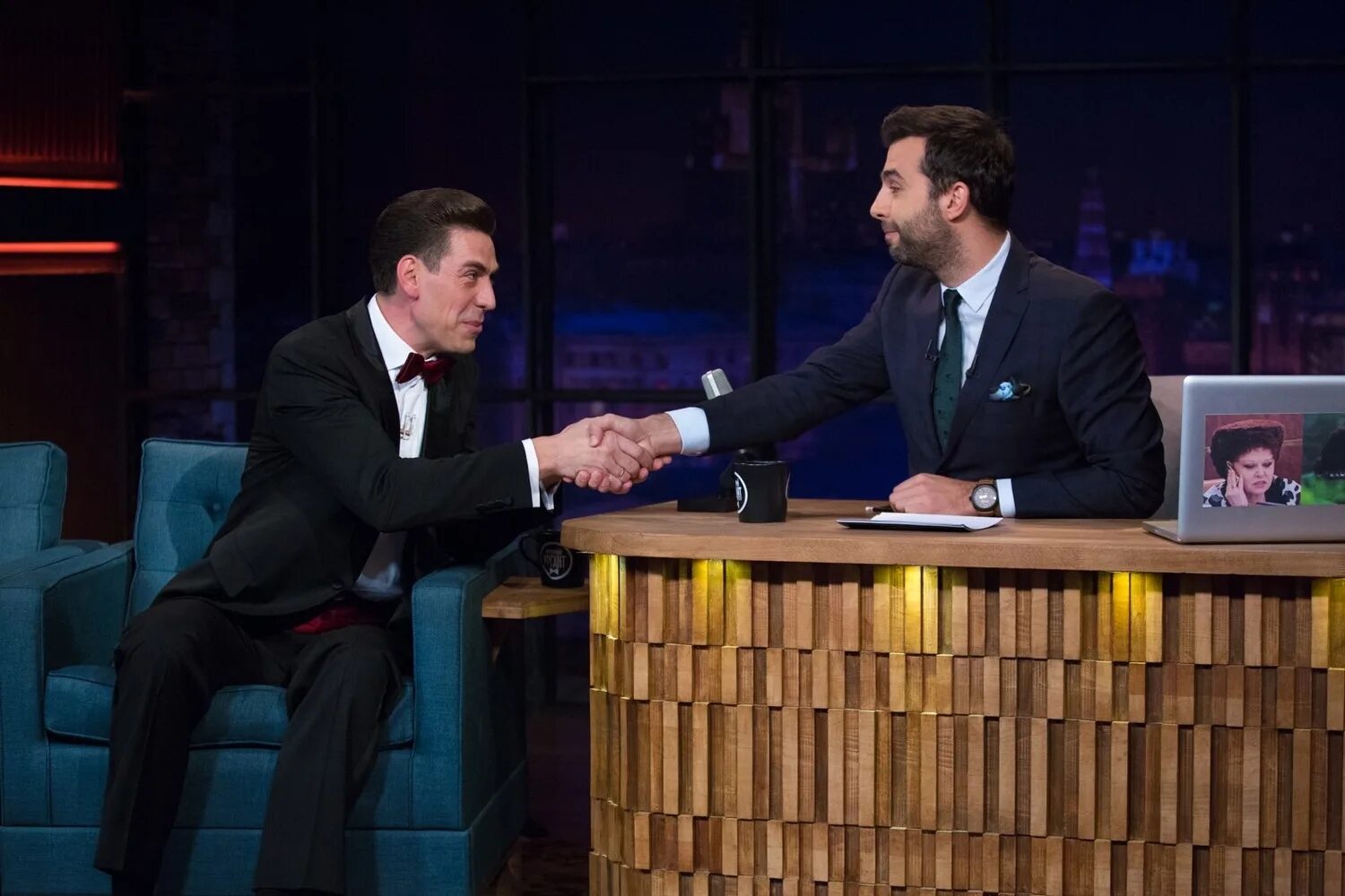 дюжев у урганта 2021. иван ургант 2022. дюжев вечерний ургант. дмитрий дюжев у ивана урганта. дюжев вечерний ургант.