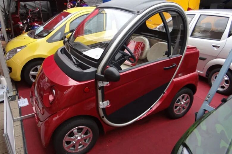 Китайские электроавтомобили 2021. Электромобиль из китая. Электромобиль byvin electric car интерьер. Электроавто китай. Китайский электромобиль.