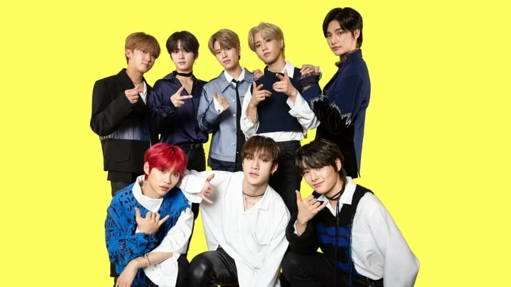 Stray kids boom. Стрэй кидсипесни. stray kids. stray kids фон. айдолы stray kids.