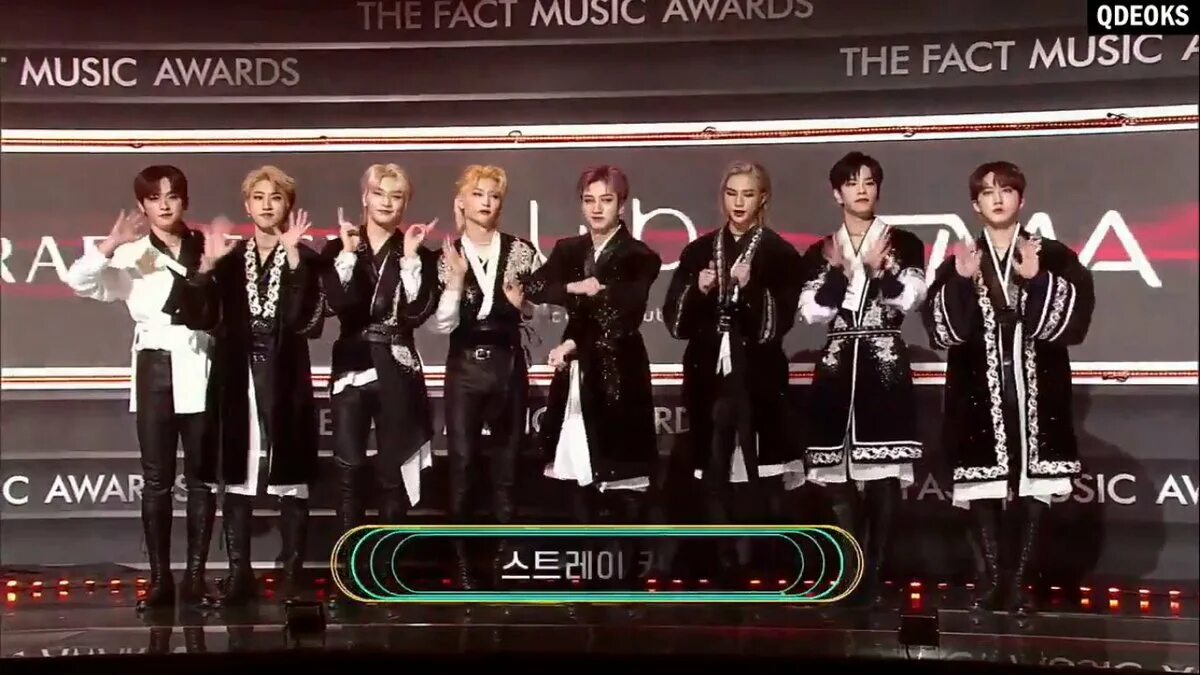 Ханбок Stray Kids. The fact Music Awards 2.10.2021 Stray Kids.