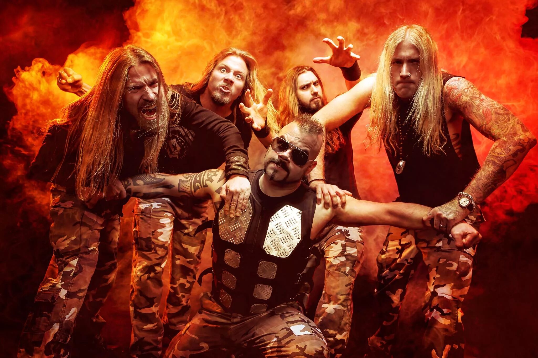 Sabaton the last standing. Группа Sabaton. Шведская группа Сабатон. Группа Sabaton обложка. Сабатон группа арт.