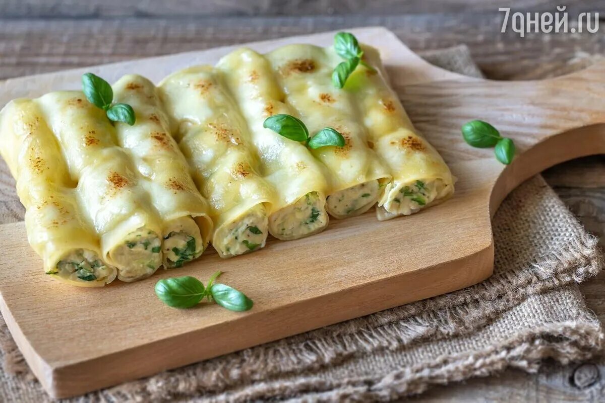 Каннеллони с сыром. Каннеллони / маникотти. каннеллони с рикоттой и шпинатом. каннеллони с сыром и шпинатом. фаршированные макароны каннеллони.