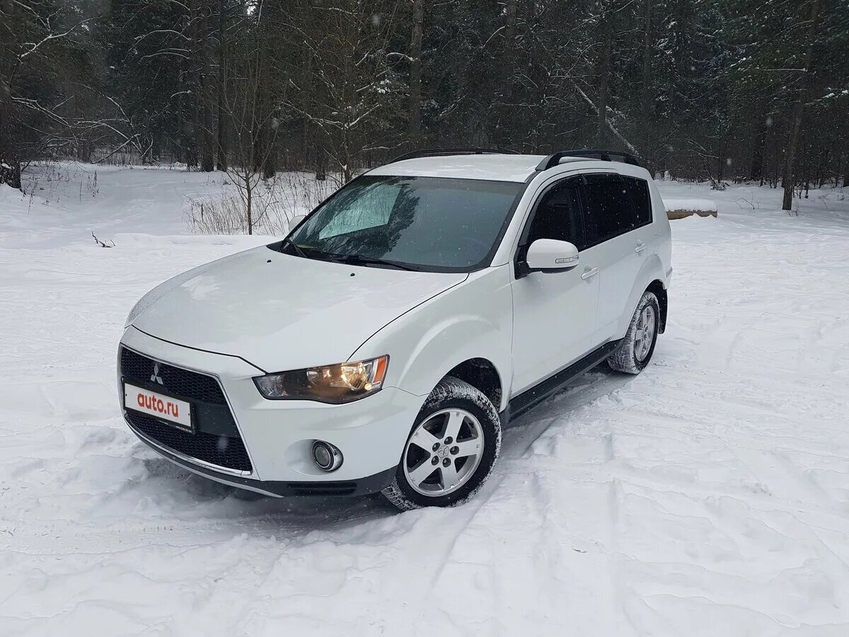 Мицубиси Аутлендер 2011 белый. Mitsubishi Outlander 2011 белый. Белая Аутлендер Митсубиси 2011г. Аутлендер 2011 автомат. Купить митсубиси аутлендер 2011