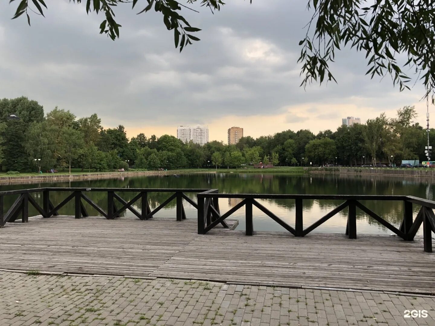 Каховка зюзино. Парк Зюзино. Парк Зюзино на Каховке. Пруд в Зюзино. Парк Зюзино зимой.