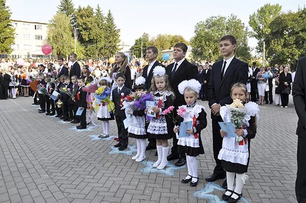 Школа года белгородская область. Погореловская школа Корочанского района. МБОУ Погореловская СОШ Корочанского района Белгородской области. Короча школа. Кощеево Корочанский район.