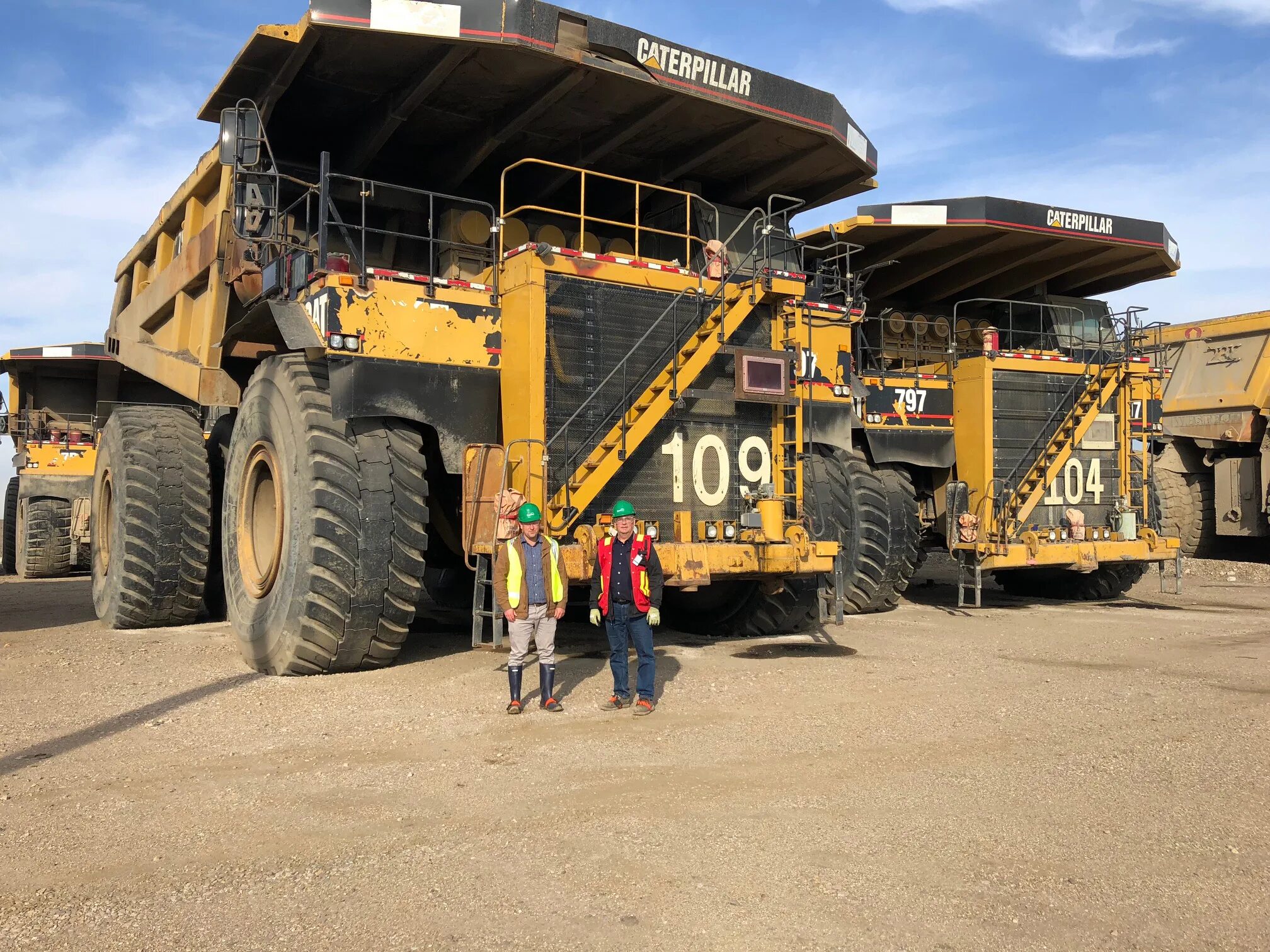 Белаз-75710. Самосвал катерпиллер 797. Автокран grove gmk6300l-1. 270 тонн. Трансформатор 110 кв на трале.