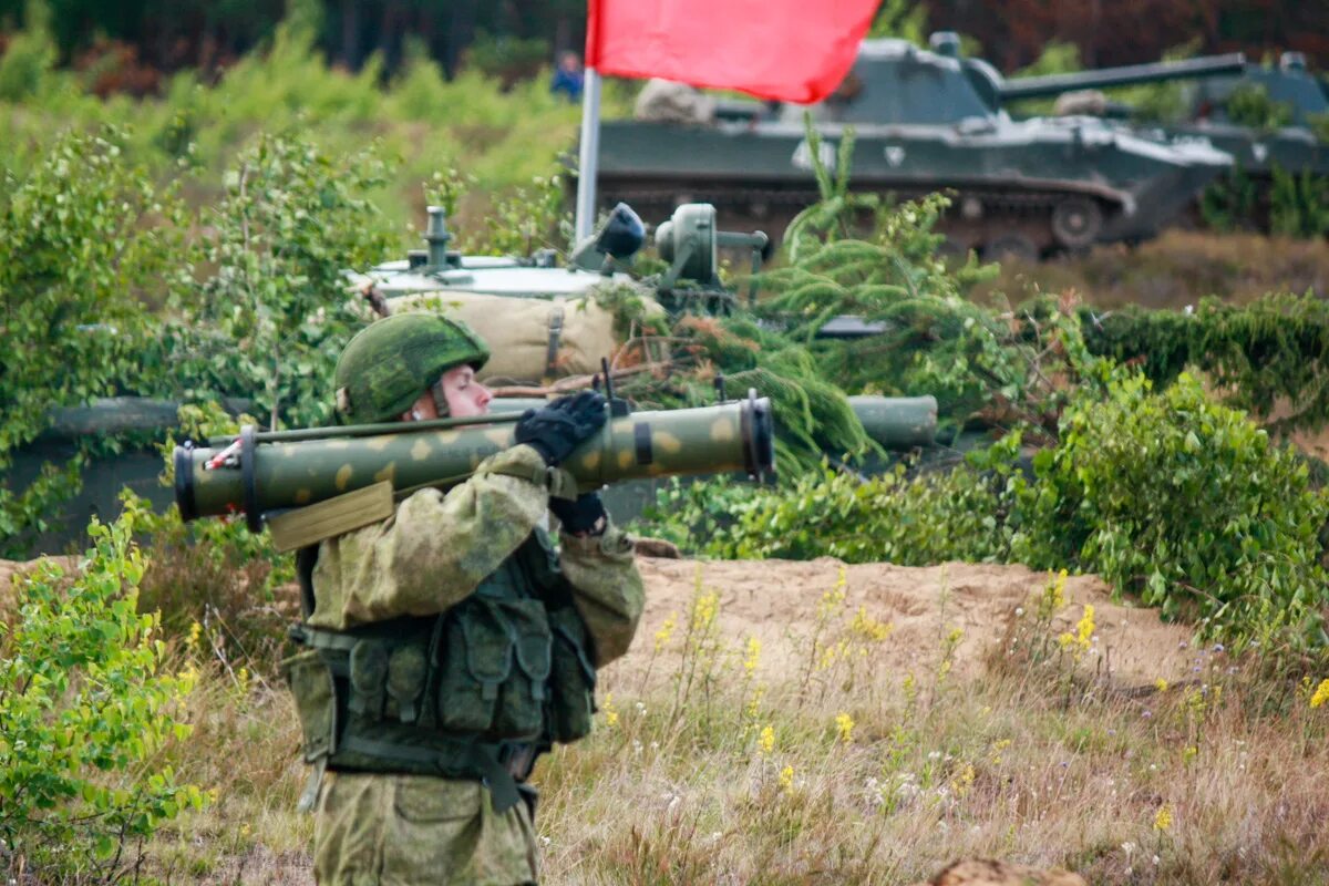 Боевой гранатомет. Гранатомет РПГ-28. РПГ-28 клюква. Противотанковые гранатометы РФ. РПГ-28 противотанковая оборона.