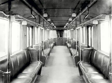 Первые вагоны метро