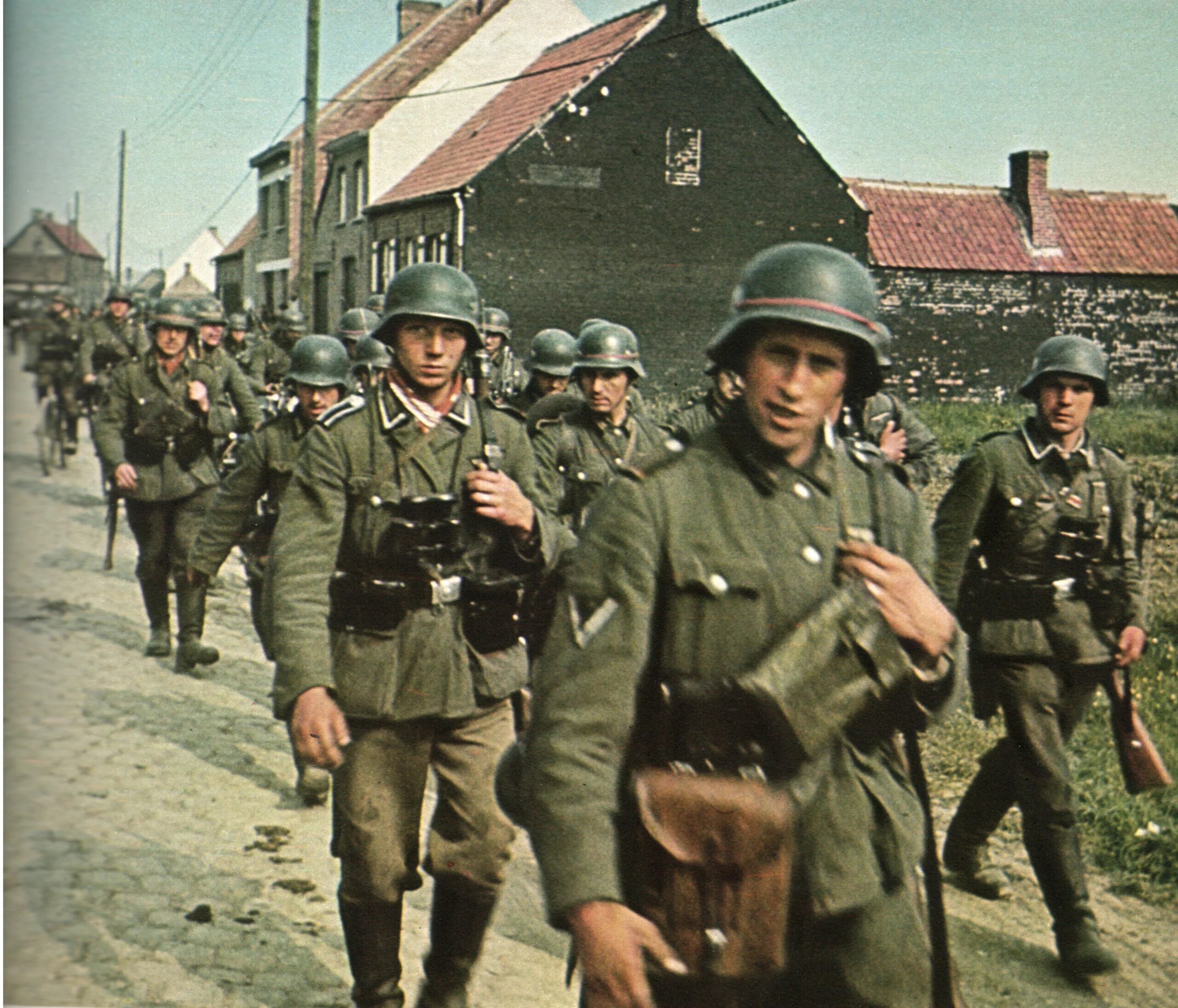 Армия вермахта в 1941 году. Солдат СС Вермахт в цвете. Немецкая армия Вермахт. Солдаты вермахта второй мировой войны. Ганс Киншерманн.