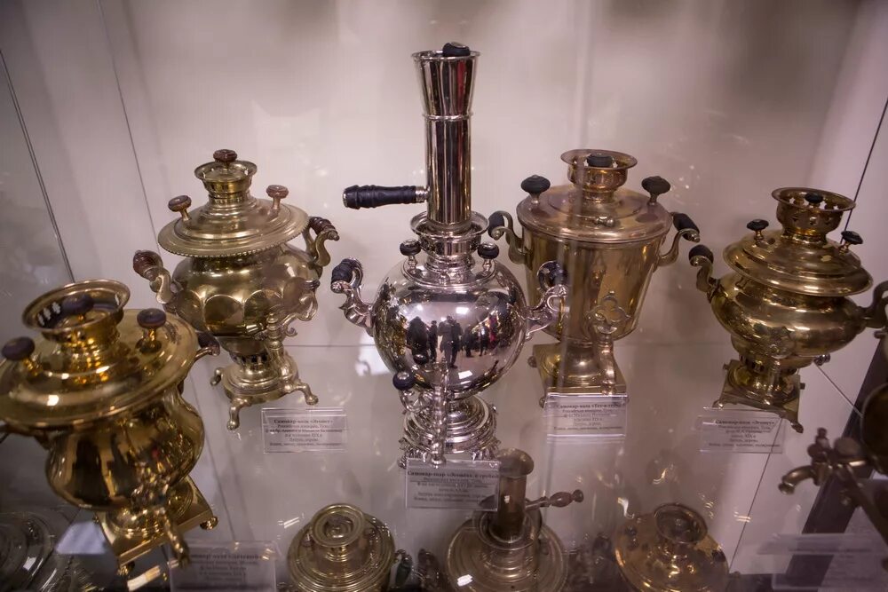 Тула город оружейников пряников и самоваров. Тульский пряник и самовар. Областной центр город оружейников самоваров и пряников. Самовары в тульском музее самоваров. Музей самоваров в туле.