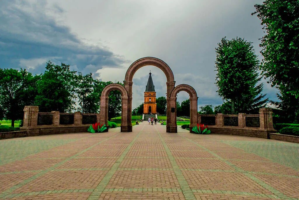 Могилев поле. Мемориальный комплекс буйничское поле в могилеве. Могилев поле. Буйничское поле в могилёве. Буйничское поле.