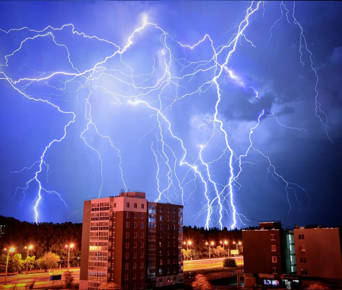 Гроза в москве. Гром сегодня ночью. Гроза в москве сейчас. Гром гроза. Гром сегодня ночью.
