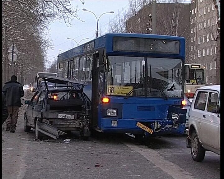 Автобус разбили. Аварии на общественном транспорте.