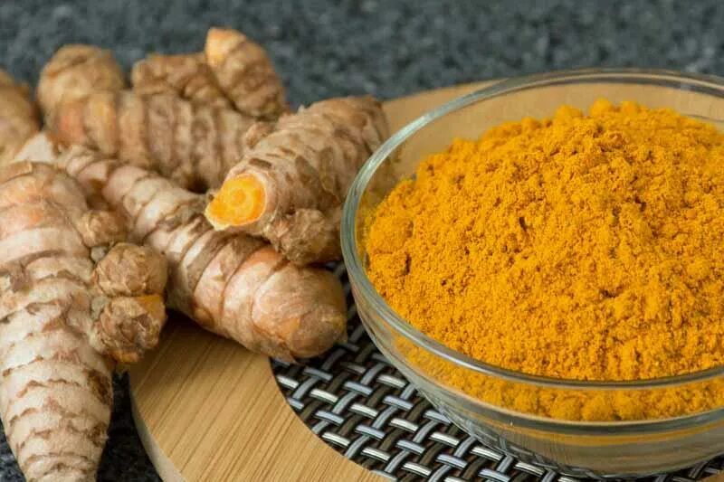 Куркума куда добавлять и для чего. Turmeric curcuma longa. Куркума Индана. Корень куркумы. Корневище куркумы.