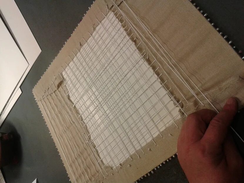 закрепить вышивку в рамке. натянуть вышивку в рамку. натянуть вышивку в рамку. как натянуть вышивку на рамку. натянуть вышивку в рамку.