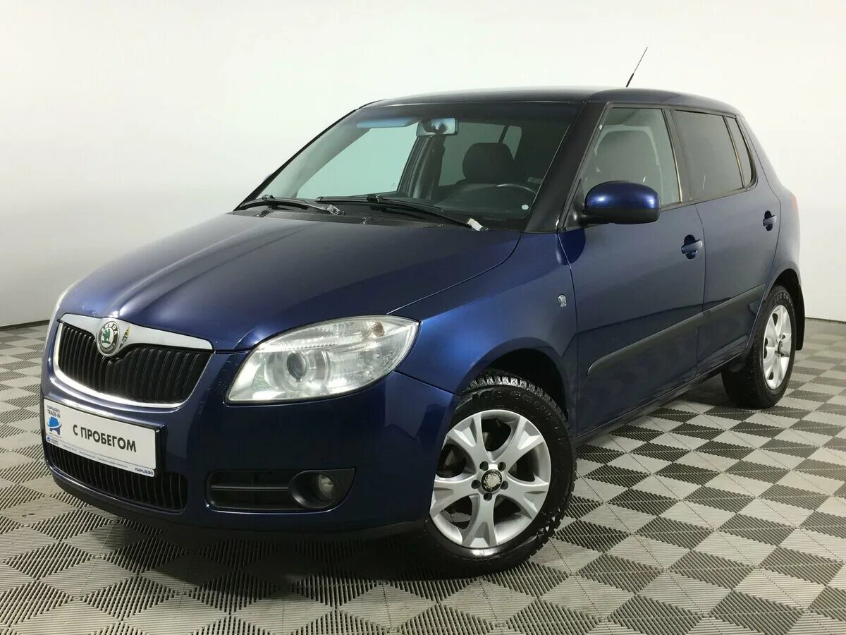 Купить шкоду фабию 1.6. Шкода Фабия 2010. Шкода Фабия 2. Skoda-Fabia-II-2010. Skoda Fabia 1.6.