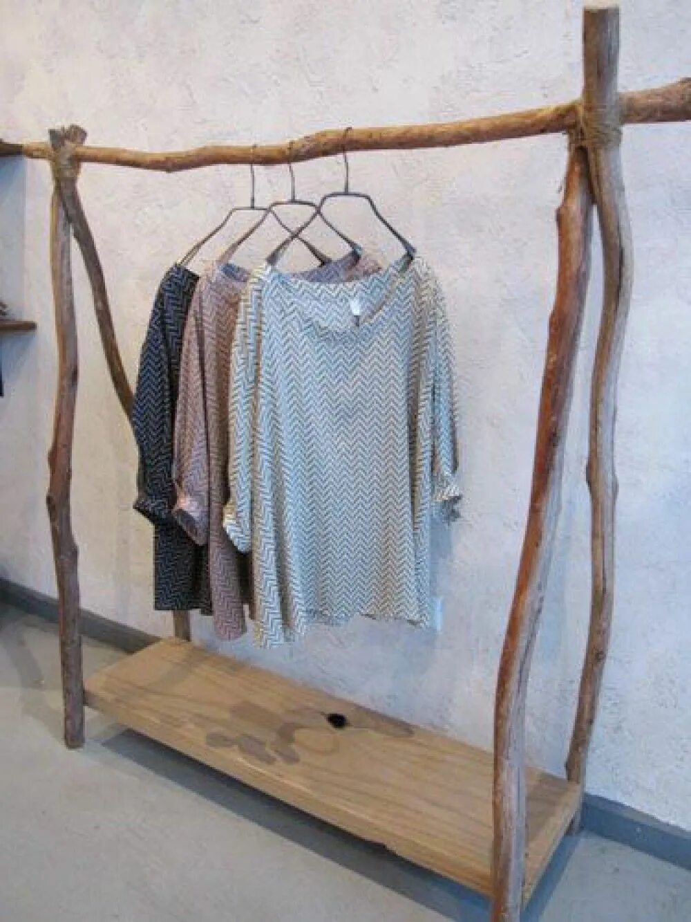 Как сделать самодельную вешалку Keep Your Wardrobe in Check With Freestanding Clothing Racks Diy clothes rack, W