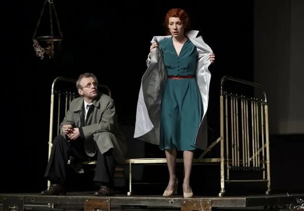 Современник враги история. Спектакли в постановке арье в москве. Чулпан хаматова в спектакле враги. Чулпан хаматова в спектакле враги. Хаматова в театре современник.