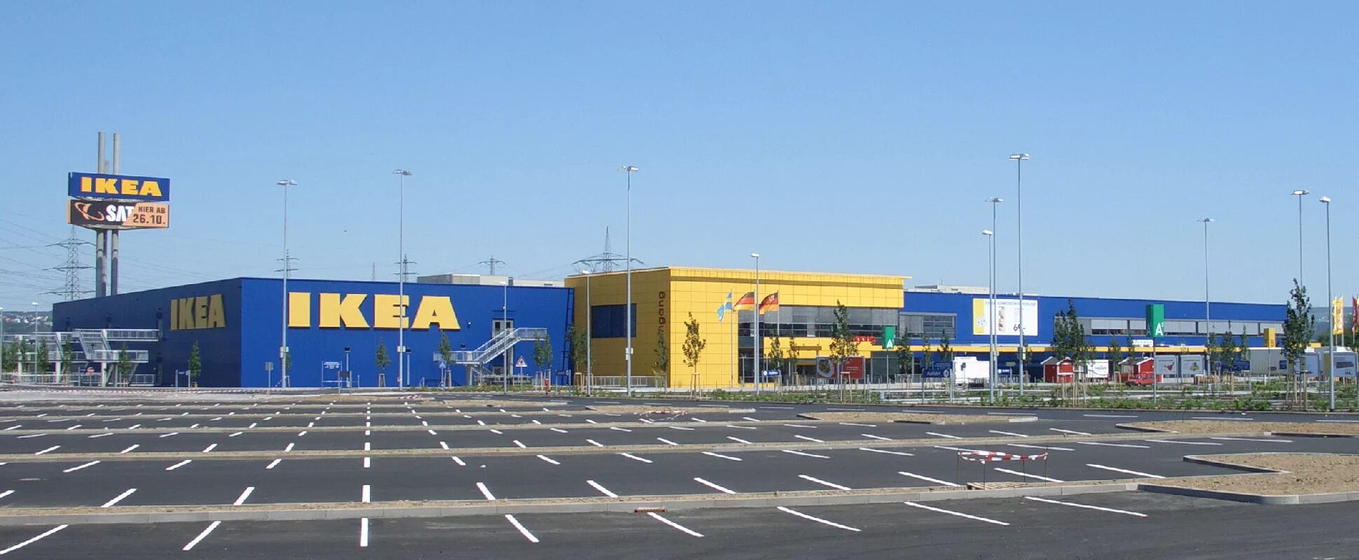 Ikea Екатеринбург снаружи. Икеа здание. Икеа здание снаружи. Икеа фото магазина. Что случилось с икеей