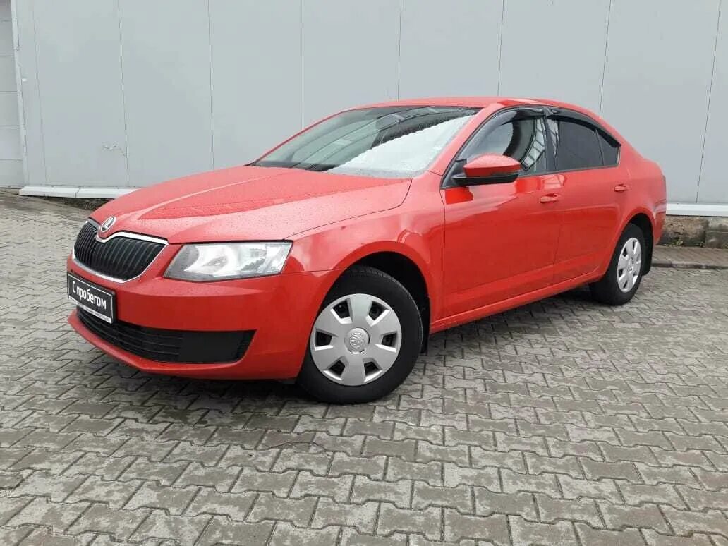 Автомобили с пробегом 2015. Skoda Octavia 2015 красный цвет.