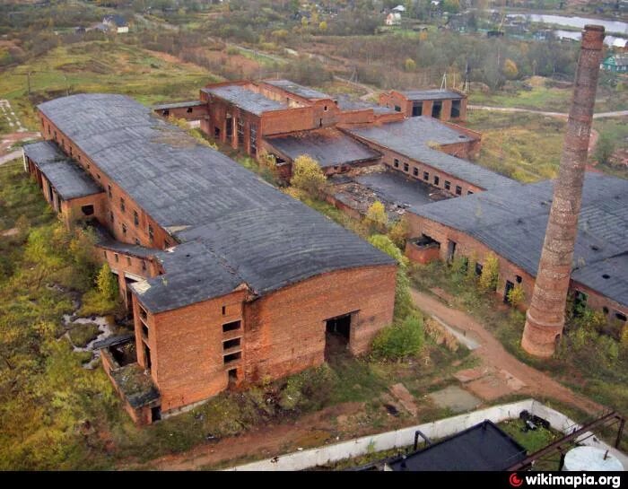 Кирпичный завод село Киржеманы. Кирпичный завод на острове русский. Рославльский кирпичный завод руины. Кирпичный завод Козельск.