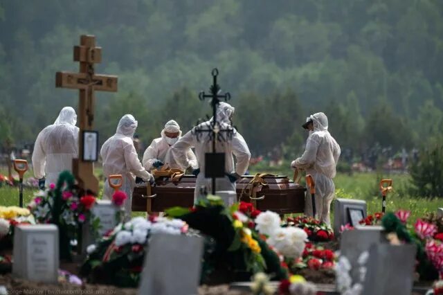 Ездят на кладбище в день рождения умершего