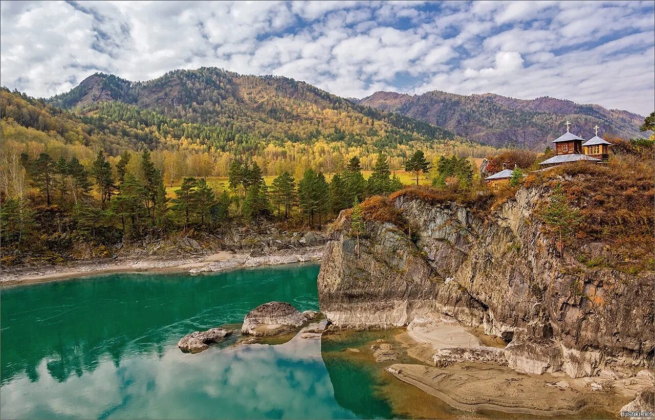 Достопримечательности в горном алтае. Остров Патмос, село Чемал, горный Алтай.. Долина реки Катунь горный Алтай. Катунь озеро Патмос. Горно Алтайск остров Патмос.