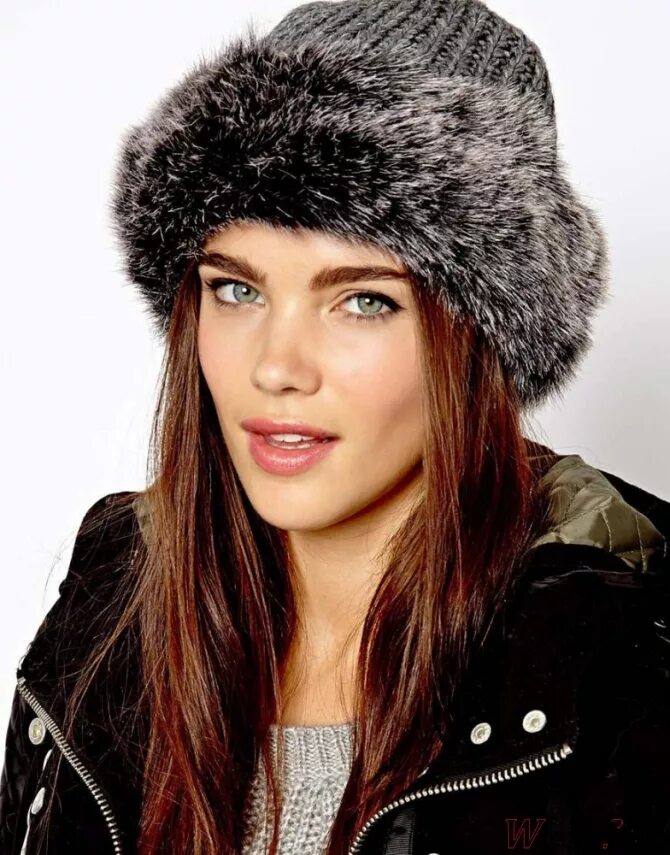 шапка вязаная. шапка из меховой пряжи. шапка из меховой пряжи. вязаная шапка с мехом. шапка из меховой пряжи.