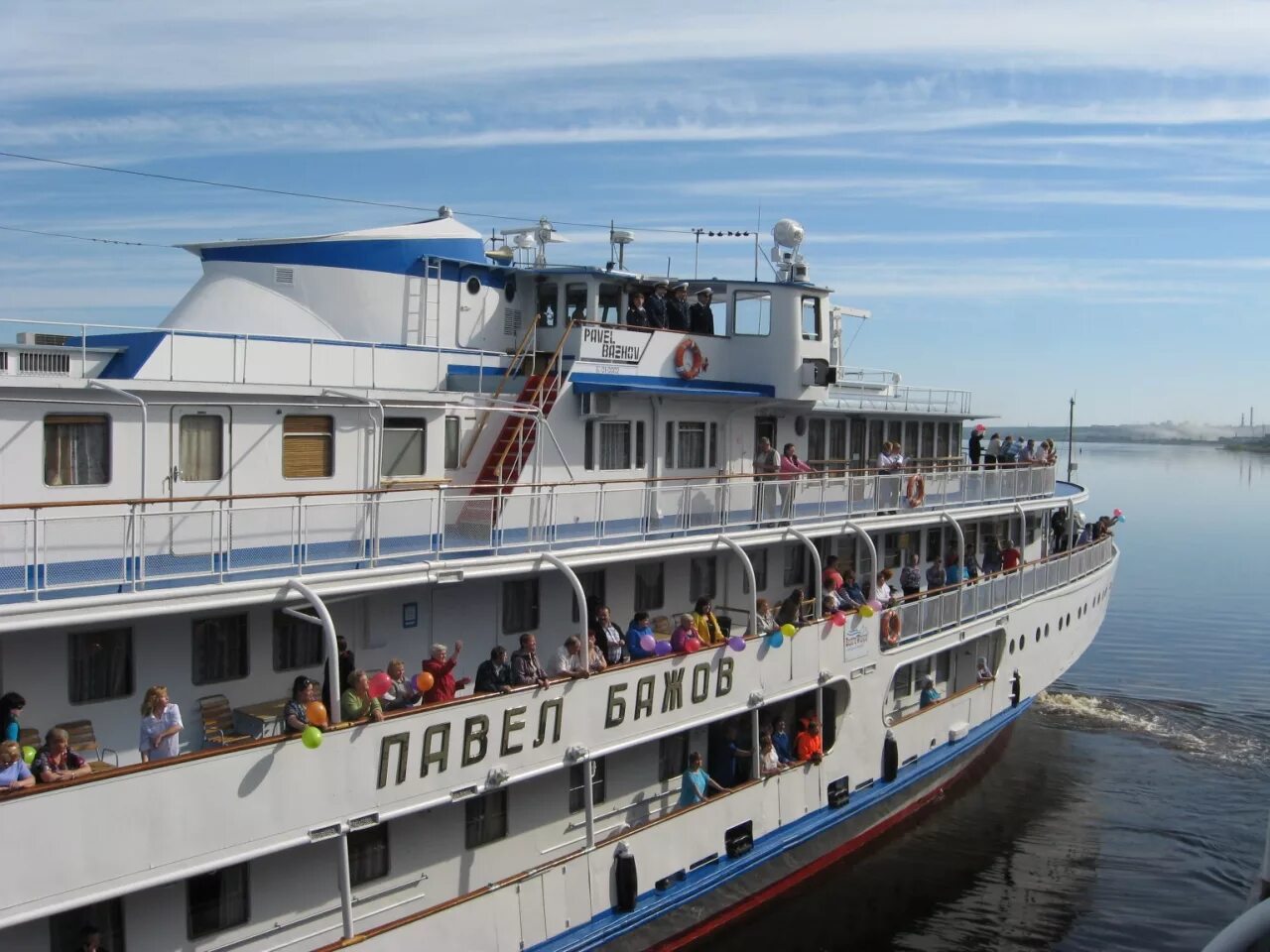 Теплоход михаил кутузов. Теплоход владимир маяковский фото. Павел бажов теплоход пермь. Круизы из сарапула. Теплоход владимир маяковский пермь-казань.
