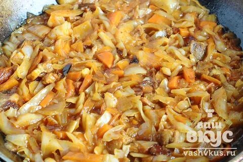 Бигус с колбасой и свежей капустой