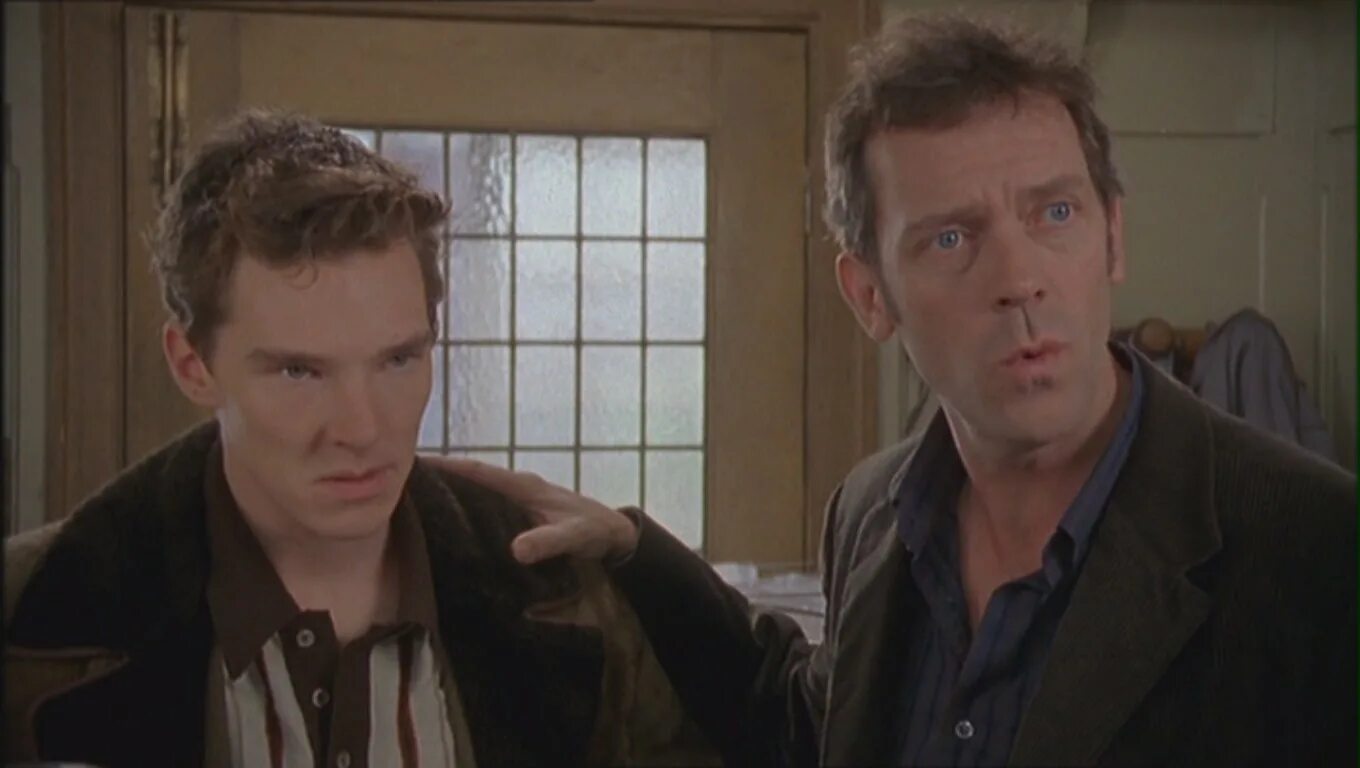 Хью лори немного за сорок. Немного за сорок сериал 2003. Хью лори и бенедикт камбербэтч. Немного за сорок. Бенедикт камбербэтч немного за сорок.