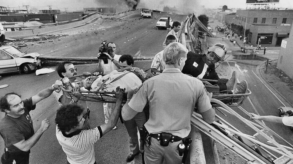 Earthquake san francisco 1989. Бархатная революция в болгарии 1989. 3 октября 1989. Горбачева в берлин 6 октября 1989 г. 3 октября 1989.
